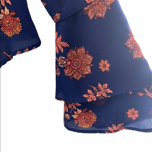 Self Esteem Tie Front Bell Sleeves Floral Top M - Picture 11 of 15